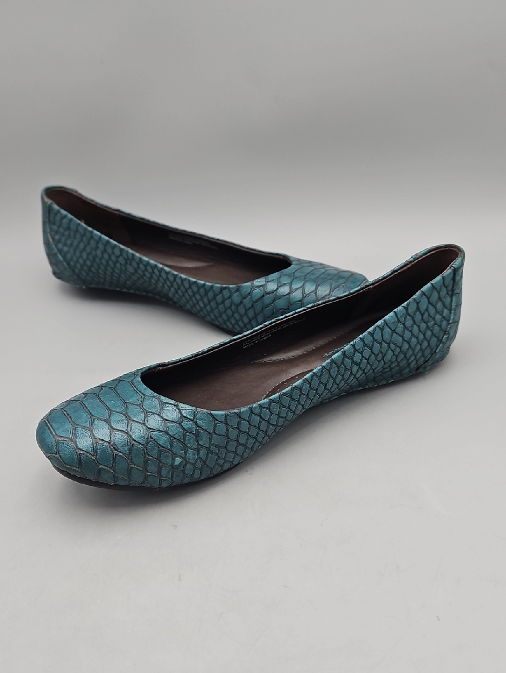 BORN Size 7.5 Teal Textured Leather Ballet Flats Shoes Slip On - Picture 6 of 12